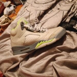 Jordan retro 5 green bean
